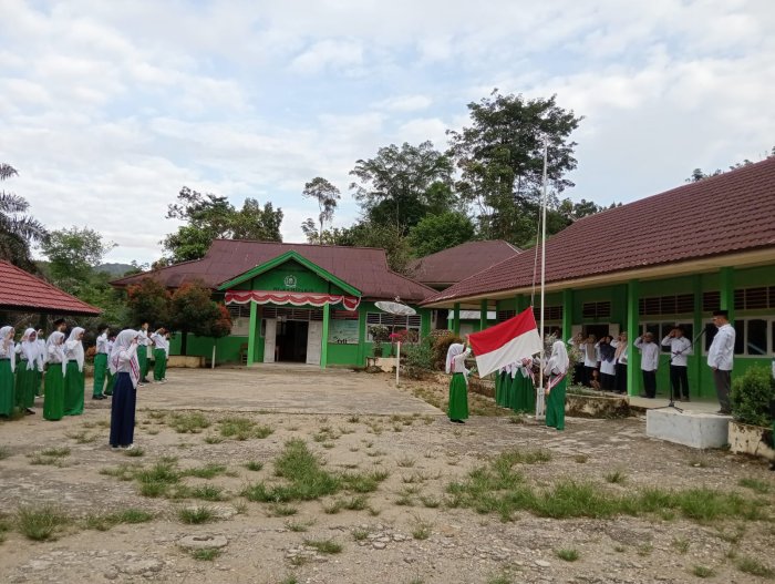 MTsN 4 Merangin Gelar Upacara Senin Usai Libur Idul Fitri