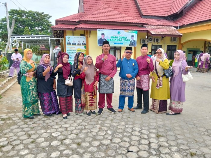 MTsN 4 Merangin Ikuti Upacara Hari Guru Nasional di Kemenag