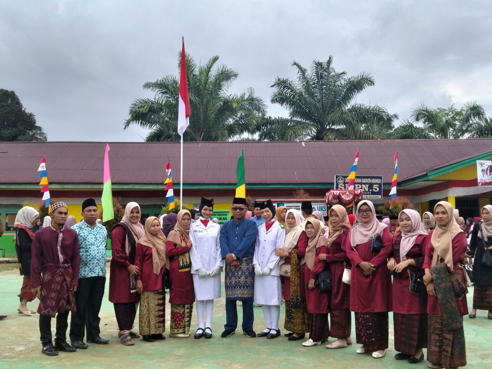 DUA SISWA MTs 4 MERANGIN SUKSES MENJALANKAN TUGAS PASKIBRAKA HUT RI KE 80