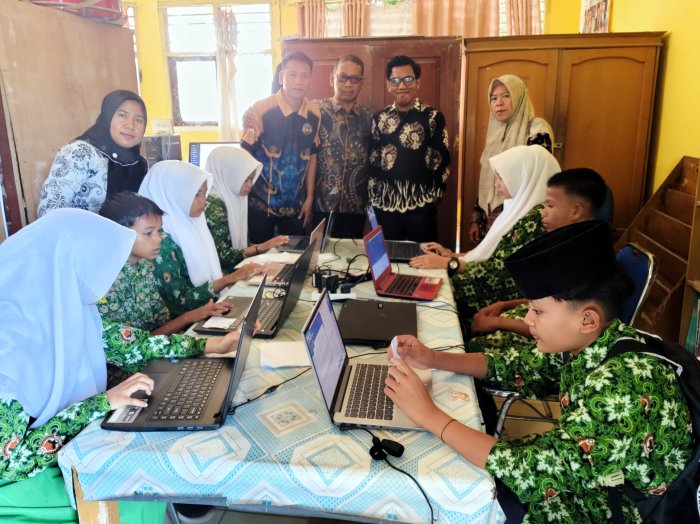 BERJALAN LANCAR : PELAKSANAAN ANBK HARI PERTAMA DI MTsN 4 MERANGIN