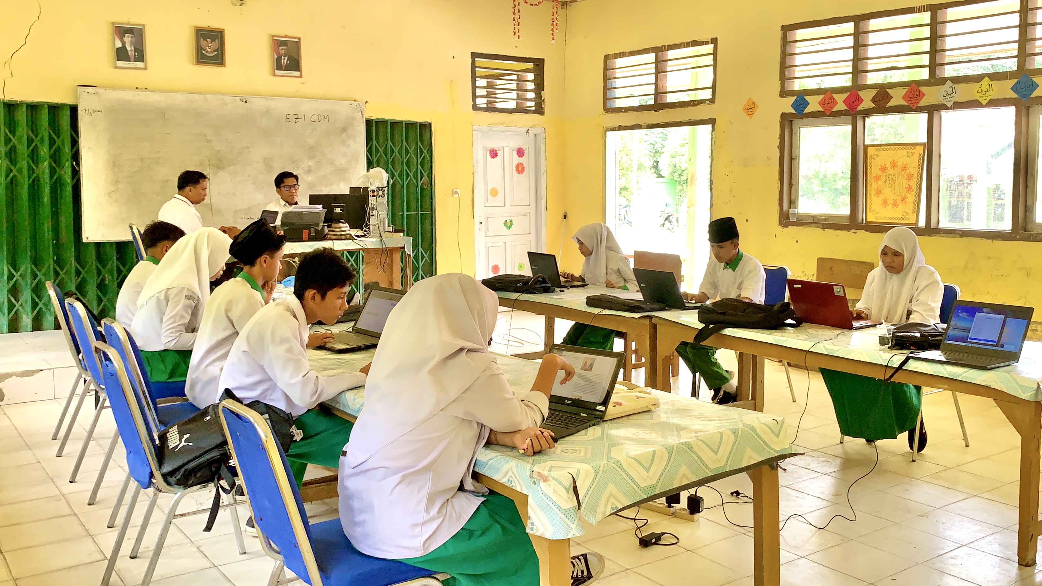 Pelaksanaan ANBK 2024 Berjalan Lancar di MTsN 4 Merangin pada Hari Pertama