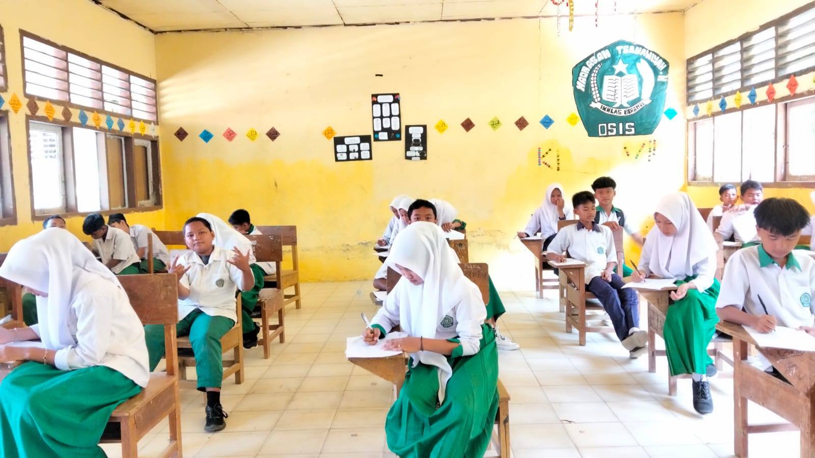 MTsN 4 MERANGIN LAKSANAKAN UJIAN SEMESTER GENAP TAHUN PELAJARAN 2024/2025